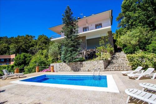 Catalunya Casas Mountain Escape with stunning views 40 km to Barna!