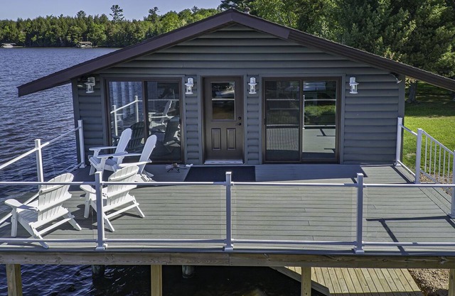 Catfish Lake Boathouse - Facing West/Sandy Frontage, on the water!