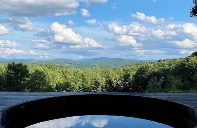 Catskill Barn Apt on 34 acres.stunning views