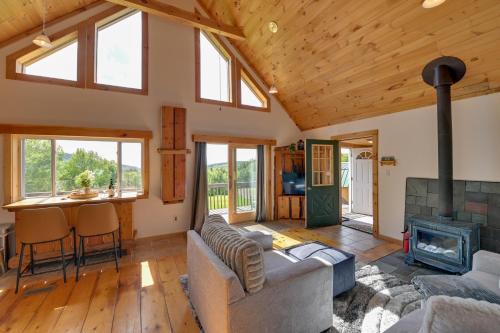 Catskills Cabin Rental with Hot Tub and Amazing Views!