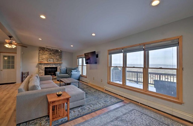 Catskills Mtn Retreat with Panoramic View and Fire Pit