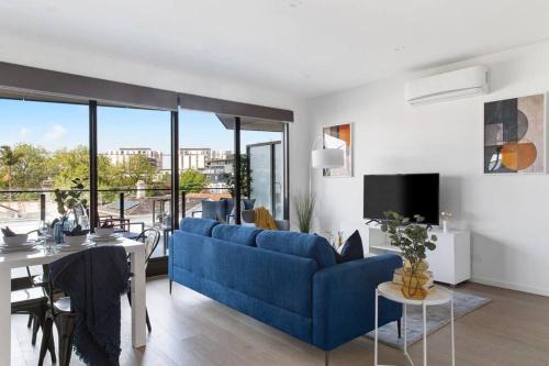 Caulfield Elegance: Chic Abode