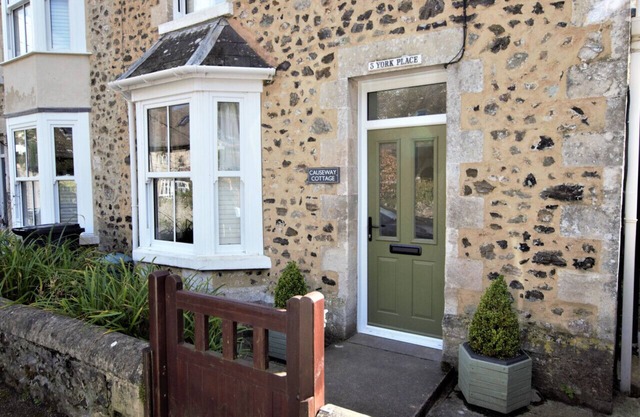 Causeway Cottage - Three Bedroom House, Sleeps 6