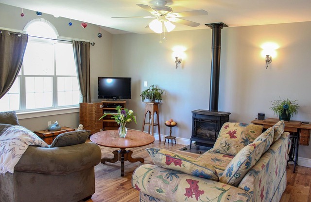 Cavendish Beach Cottage - close to beaches, attractions and restaurants