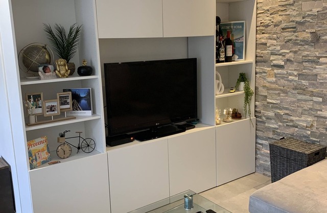 Ce Logement Familial est Proche de Toutes Commodités et Sites Touristiques