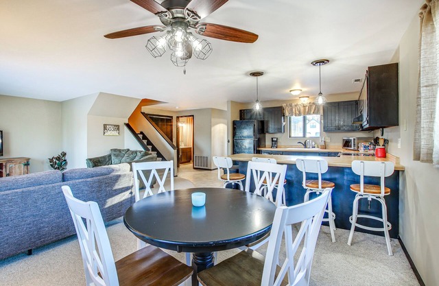 Cecil Vacation Rental: Walk to Shawano Lake!
