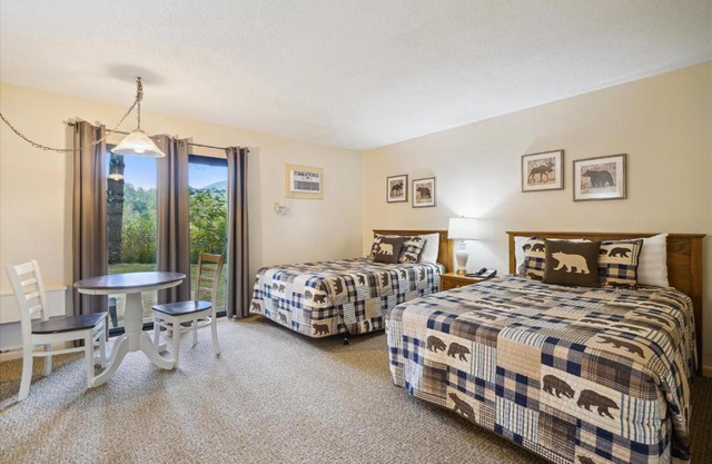 Cedarbrook Hotel Room w/2 doubles 101