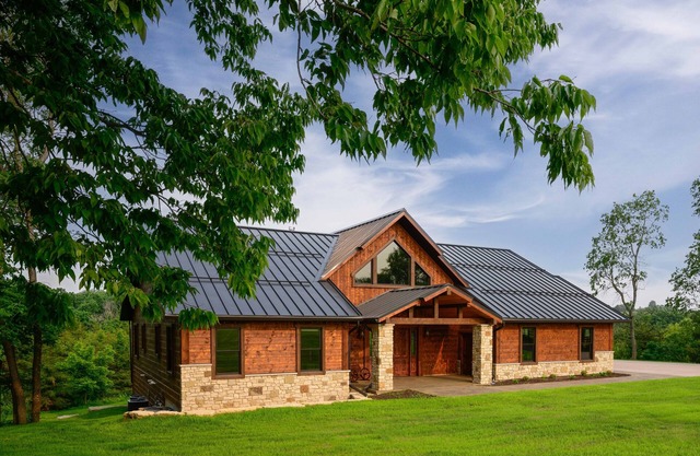 CELEBRATE YOUR HOLIDAYS at Timber Ranch in Galenan4BR/6BA/HOTTUB/EV/SKI/ENJOY