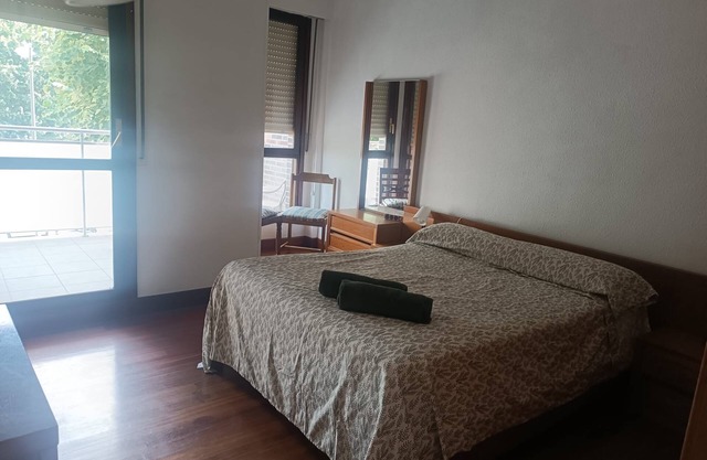 Center of Bilbao. Pets are allowed. Complete studio with balcony, ideal for couples
