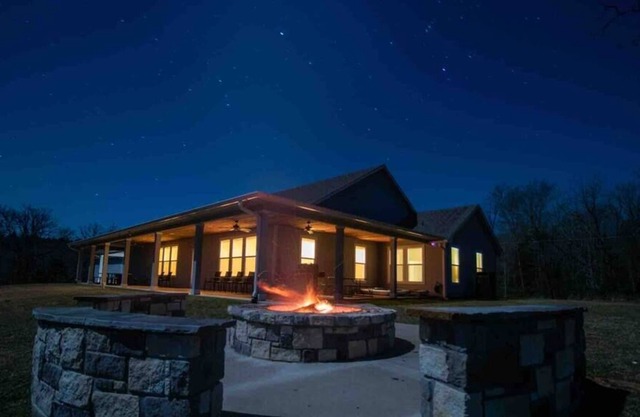 Centerville Retreat 🦌 Weddings♥️ ATV Trails 🐟 Private Lake