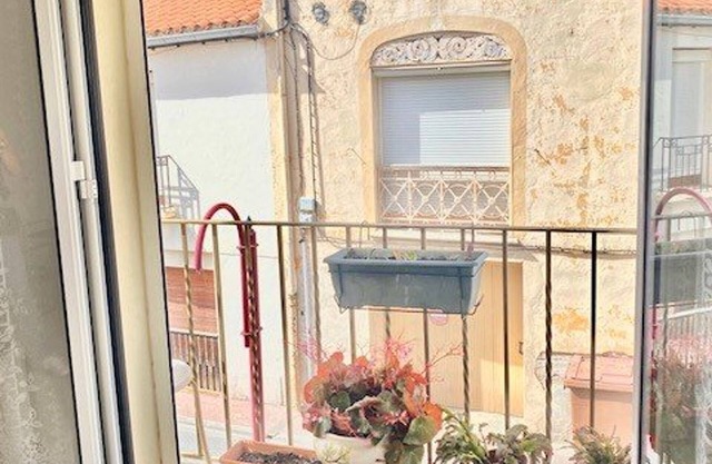 Central F2 Apartment with Parking and Balconies