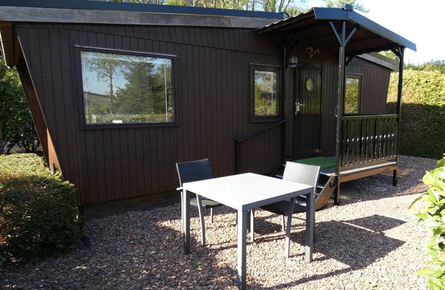 Centraal gelegen op de grens van Friesland,Groningen,Drenthe direct tegen bos.