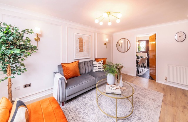 Central Birmingham Luxury 2 bed house up to 6 people. Parking & Garden Near NEC