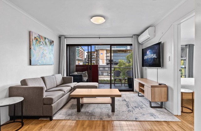 Central Bowen Hills Stay with Pool Access