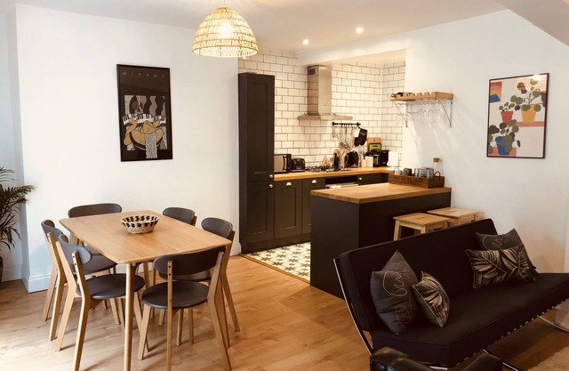 Central Brighton flat, 3 bedrooms, sleeps 6, close to shops and beach