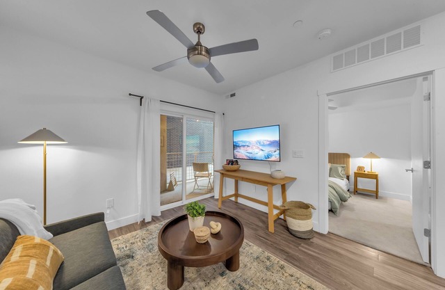 Central Charm! Easy Walk Access & Discounts!