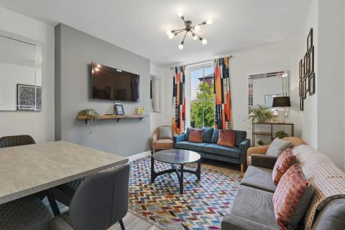 Central flat 4 bedroom, 2 bathroom, 2x parking - StayByNumbers