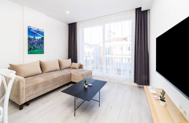 Central Flat with Terrace in Muratpasa
