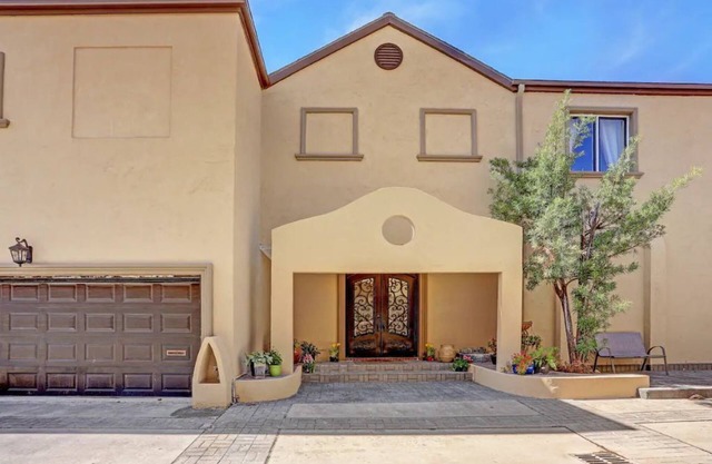 Central Houston Two Bedroom Home W/Pool Great Area