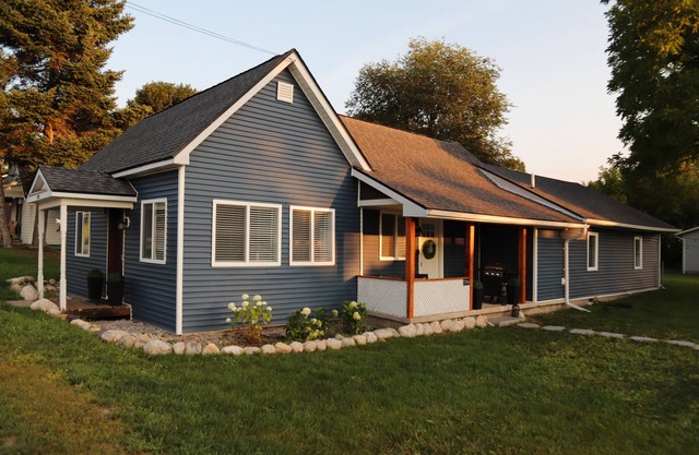 Central Lake Escape -4Beds, Lake, Boat, Golf, Hike, Bike FUN! Booking now!