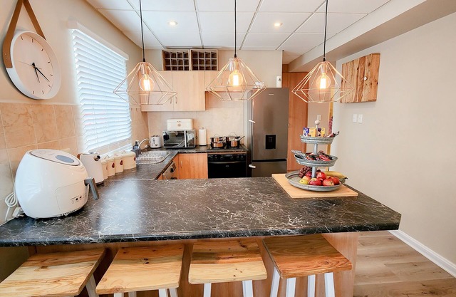 Central located on the Main rd, fully equiped apartment.