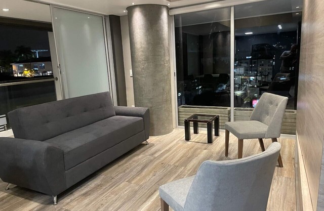 Central location, close to mall, restaurants, bars, markets & safe location.