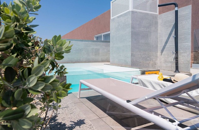 ★ Central LUX Apartment w/HEATED POOL & terrace ➞