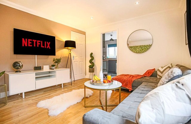 ⭐️Central MK House with Garden, Parking & Smart TV⭐️