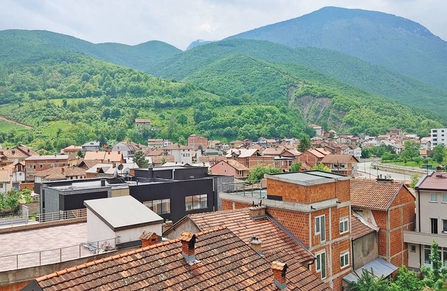 Central Private Apartment with Views