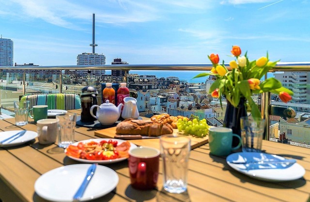 Central Sea View Penthouse with Private Roof Terraces