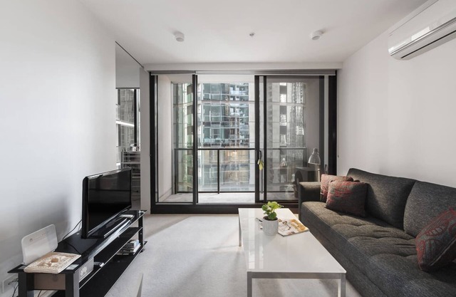 Central Sleek City Living close to Everything