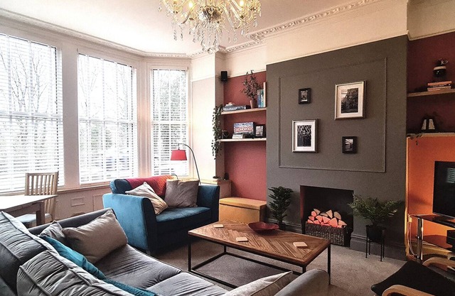 Central stay with parking for short/medium term. For work, family or friends