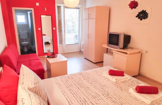 Central Studios & Rooms