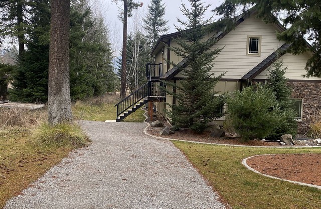 Central to the Hub Sports Center, biking, hiking, walking, running and lakes!