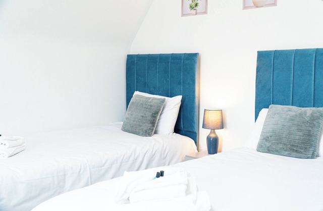 Central twin bed apartment