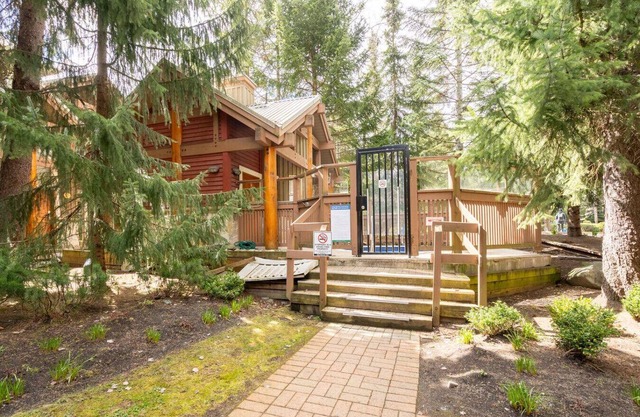 Central Whistler Studio Townhouse|HotTub&Free PRKN