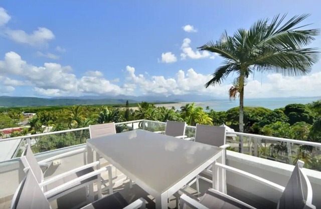 Centrally located ground floor of 2 storey Artist's modern studio house.