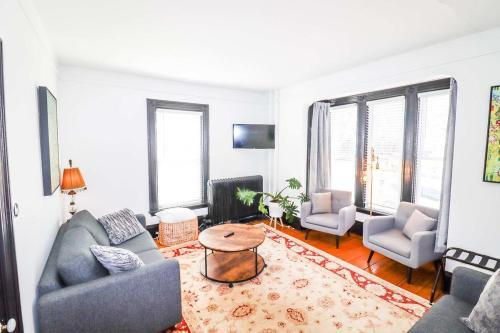 Centrally located East End & off-street parking