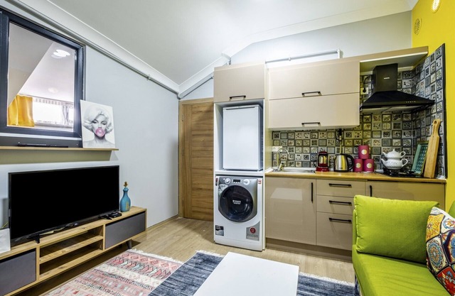 Centrally Located Flat with Balcony in Uskudar