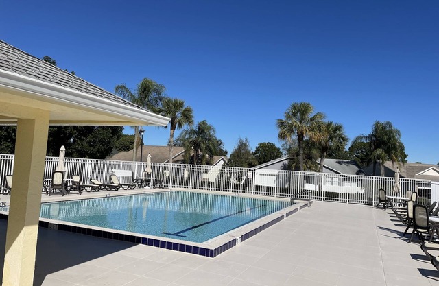 Centrally located home close to all Jupiter has to offer! PET FRIENDLY!