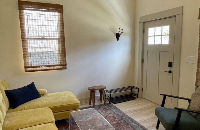 Centrally located Hyde Park Home; walk to restaurants, bars, and coffee shops