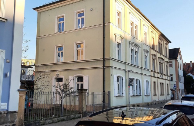 Centrally located, large apartment; free parking space included!