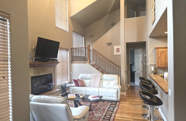 Centrally Located Luxurious 3 Bedroom Condo