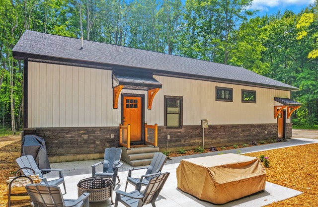 Centrally located newly built barndo, AC & WIFI