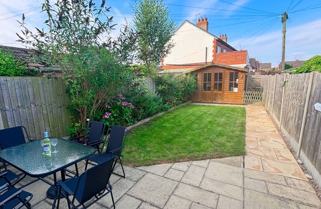 Centrally-located seaside holiday home with parking space and private garden