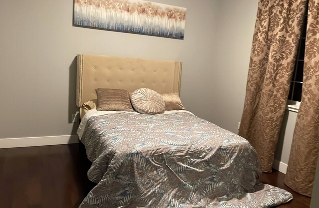 Centrally Located Studio with separate entrance and FREE parking