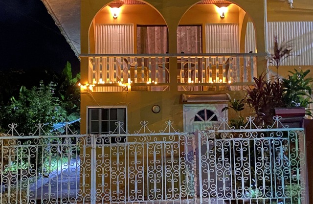 Centrally located to restaurants, bars, beaches and shopping areas.