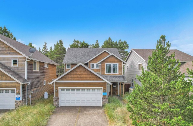 Centrally Located Dory Pointe Home, with Ping-Pong and Streaming