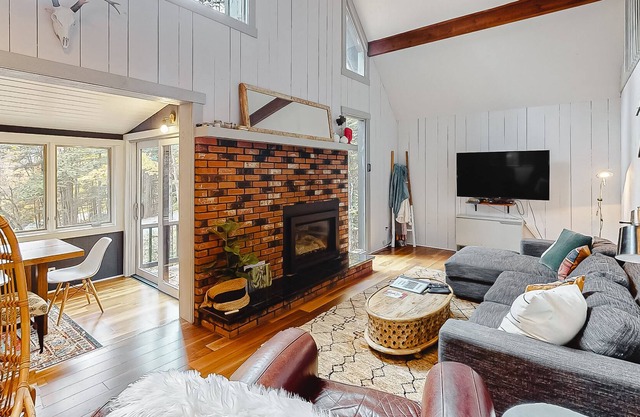 Centrally located vacation rental - mountain view - walk to shops & restaurants