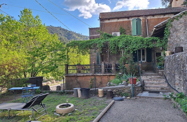 Cévenole house on the banks of the Gardon